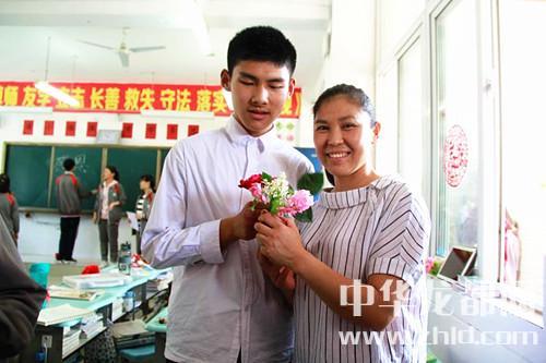 母親節(jié)，周口高中生這樣過(guò)！